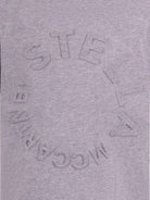 T-shirt per bambina Stella McCartney Kids grigia con logo goffrato sul davanti TV8P41 Z0434 809 STELLA McCARTNEY KIDS 