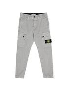 Cargo con applicazione Compass per bambino Stone Island Junior grigio con gamba affusolata - Rubino Kids