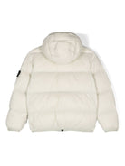 Giacca imbottita con distintivo della bussola per bambino Stone Island Junior beige con cappuccio classico - Rubino Kids