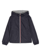 Giacca impermeabile New Urville per bambino Moncler Enfant blu con applicazione sulla manica con logo - Rubino Kids