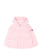 Giubbino per neonata Moncler Enfant rosa con applicazione logo - Rubino Kids