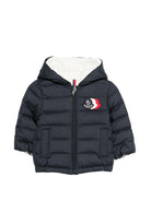 Giubbino per neonato Moncler Enfant blu scuro con cappuccio - Rubino Kids