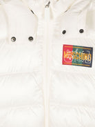 Giubbotto imbottito per neonati Moschino Kids bianco con applicazione logo - Rubino Kids