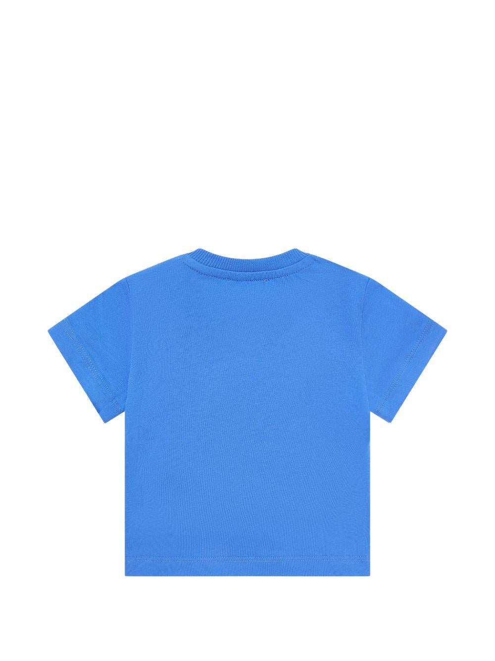 T-shirt per neonati Moschino Kids blu con logo sul davanti MUM04PLAA03 40630 MOSCHINO KIDS 