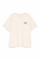 T-shirt per bambino C.P. Company Kids beige con logo sul davanti CUM00WLAA17 10203 C.P.COMPANY KIDS 