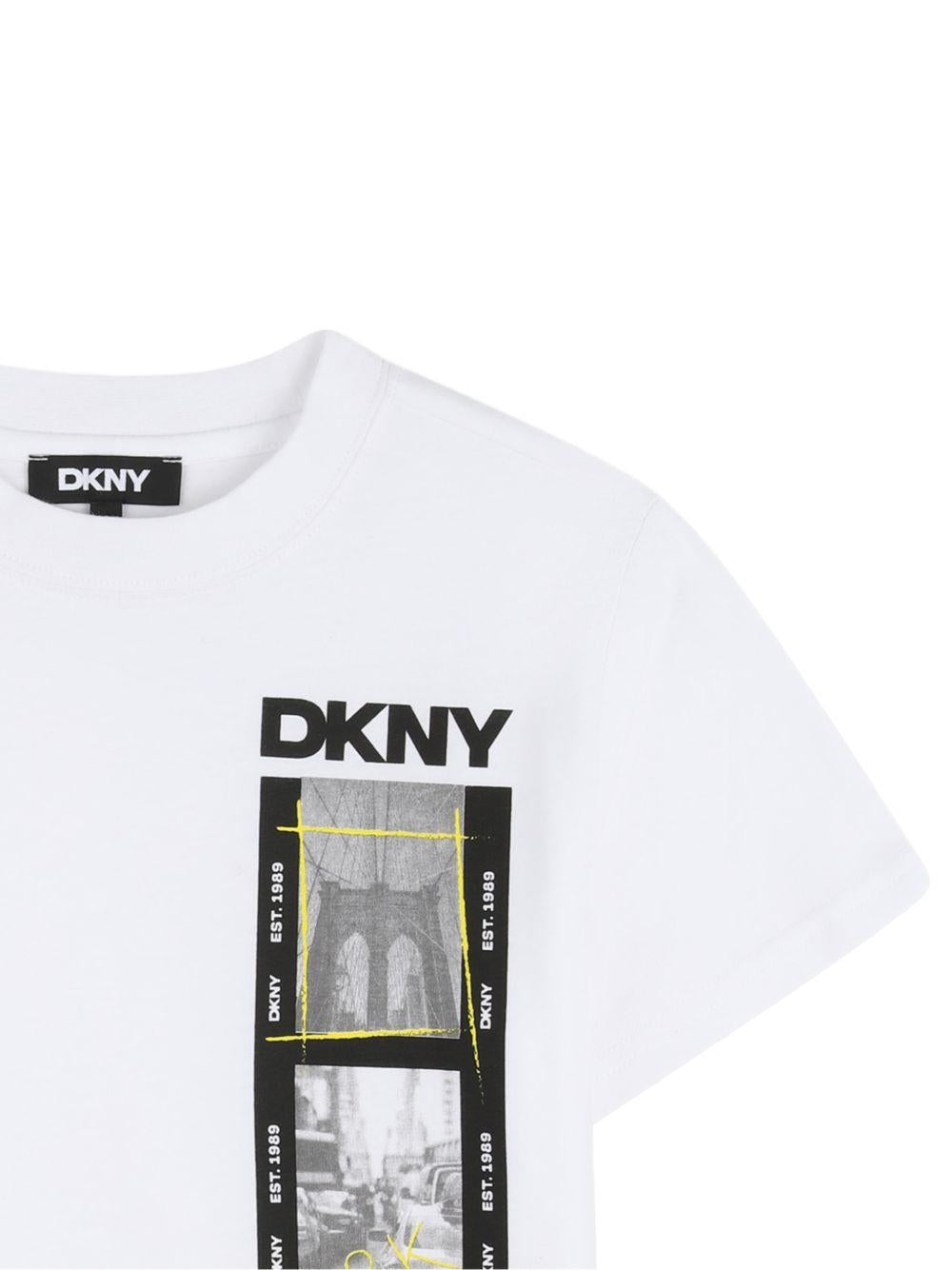 T-shirt per bambino DKNY Kids bianca con stampa grafica sul davanti D62536 10P DKNY KIDS 