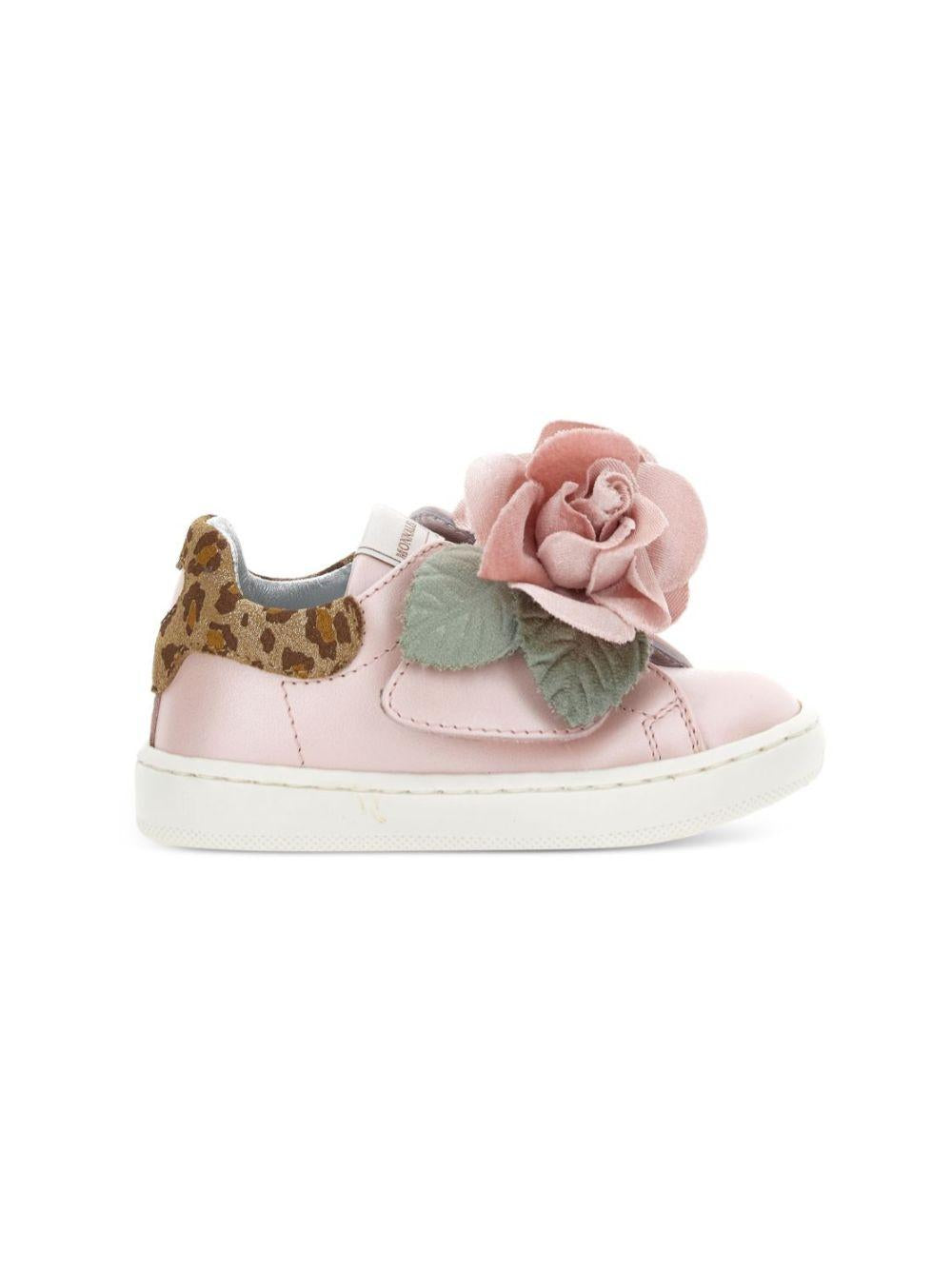 Sneakers per bambina Monnalisa Kids rosa con applicazione fiore in rilievo 83H001 8777 0194 MONNALISA KIDS 