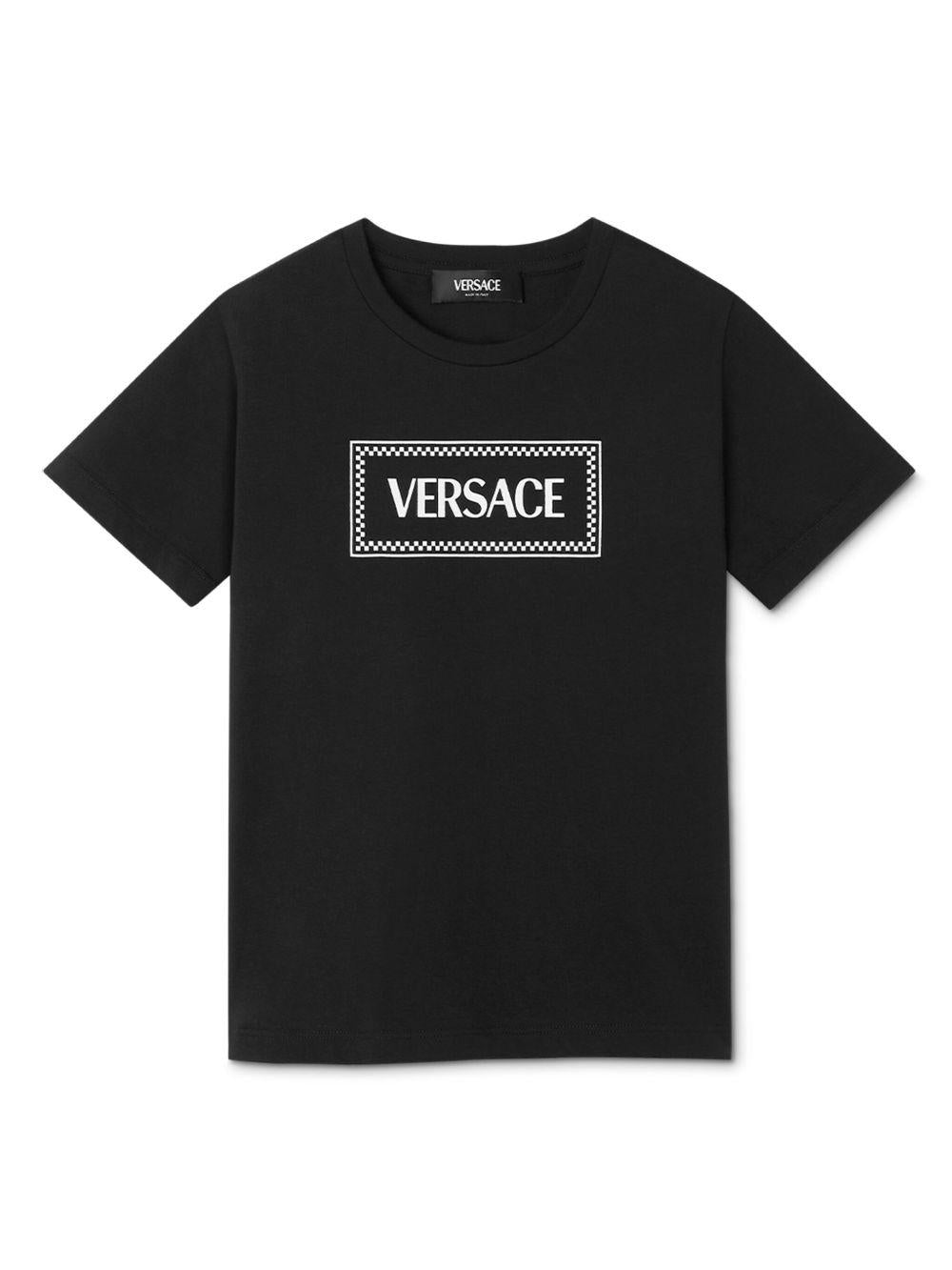 T-shirt per bambini Versace Kids nera con stampa logo sul davanti 10002391A11689 2B020 VERSACE KIDS 