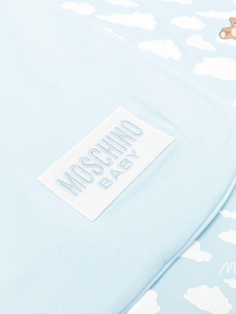 Coperta per neonato Moschino Kids azzurro con nuvole di peluche all-over MRB00FLCA19 83679 MOSCHINO KIDS 