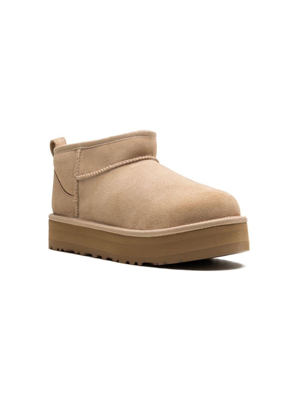 Stivali Classic Ultra Mini per bambino UGG Kids beige con suola rialzata 1157791K SAN UGG 
