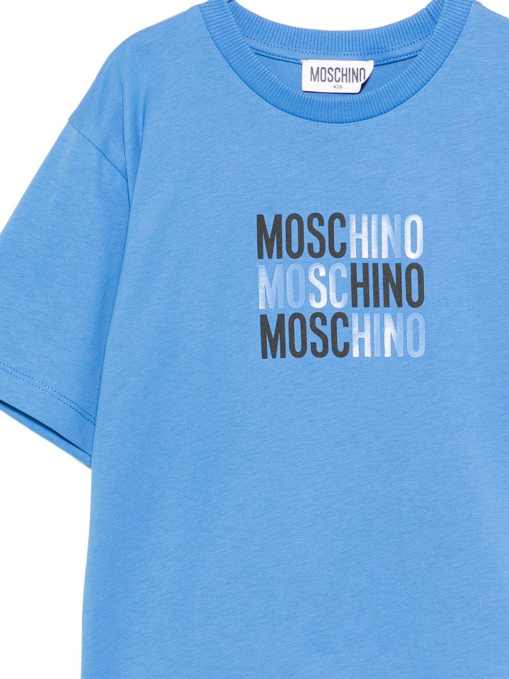 T-shirt per bambini Moschino Kids azzurro con logo sul davanti H5M05GLAA23 40630 MOSCHINO KIDS 