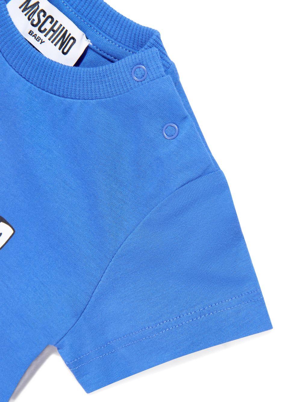 T-shirt per neonati Moschino Kids blu con logo sul davanti MUM04PLAA03 40630 MOSCHINO KIDS 