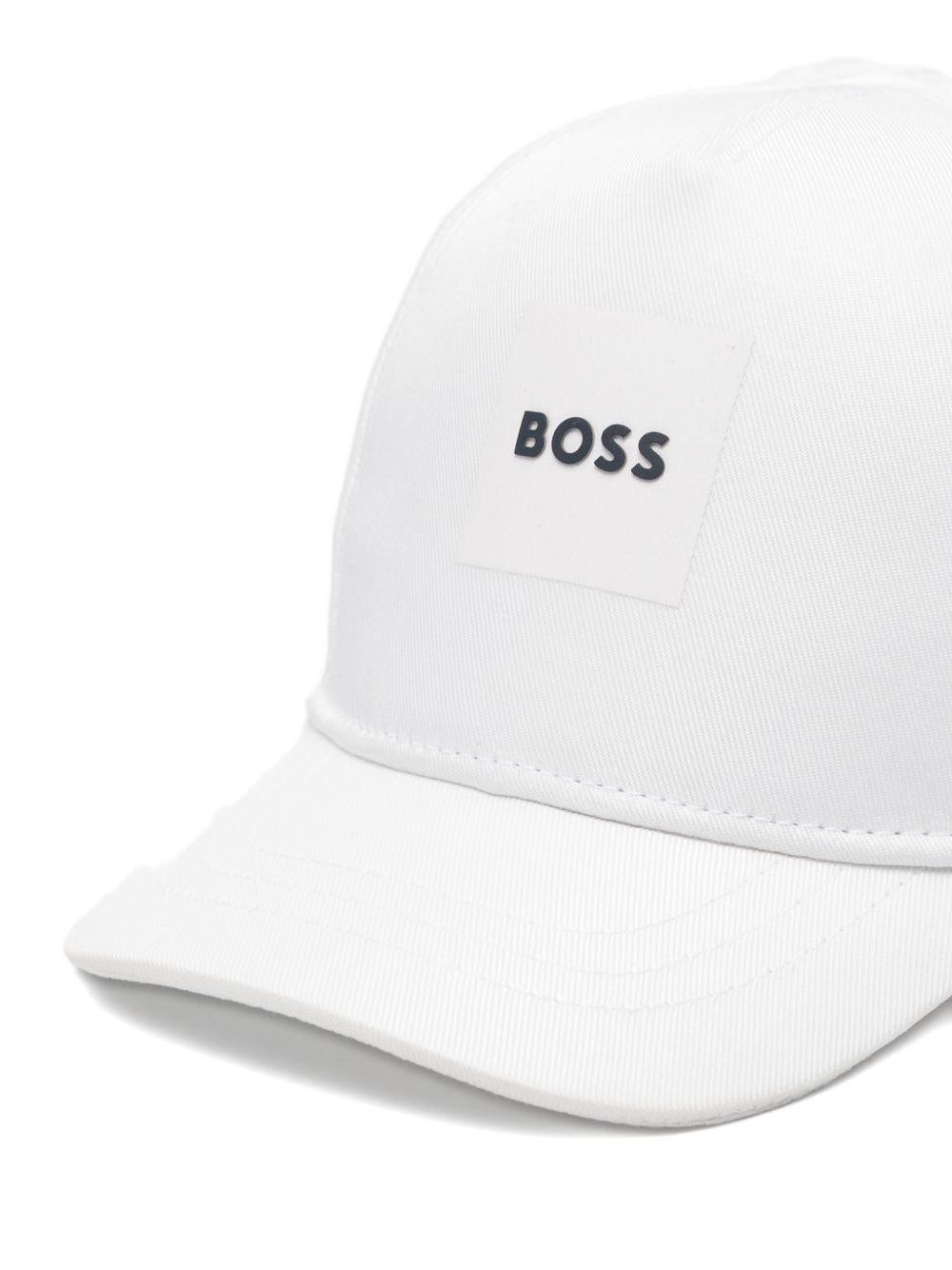 Cappello per neonato Boss Kids bianco con logo sul davanti J53143 10P BOSS KIDS 