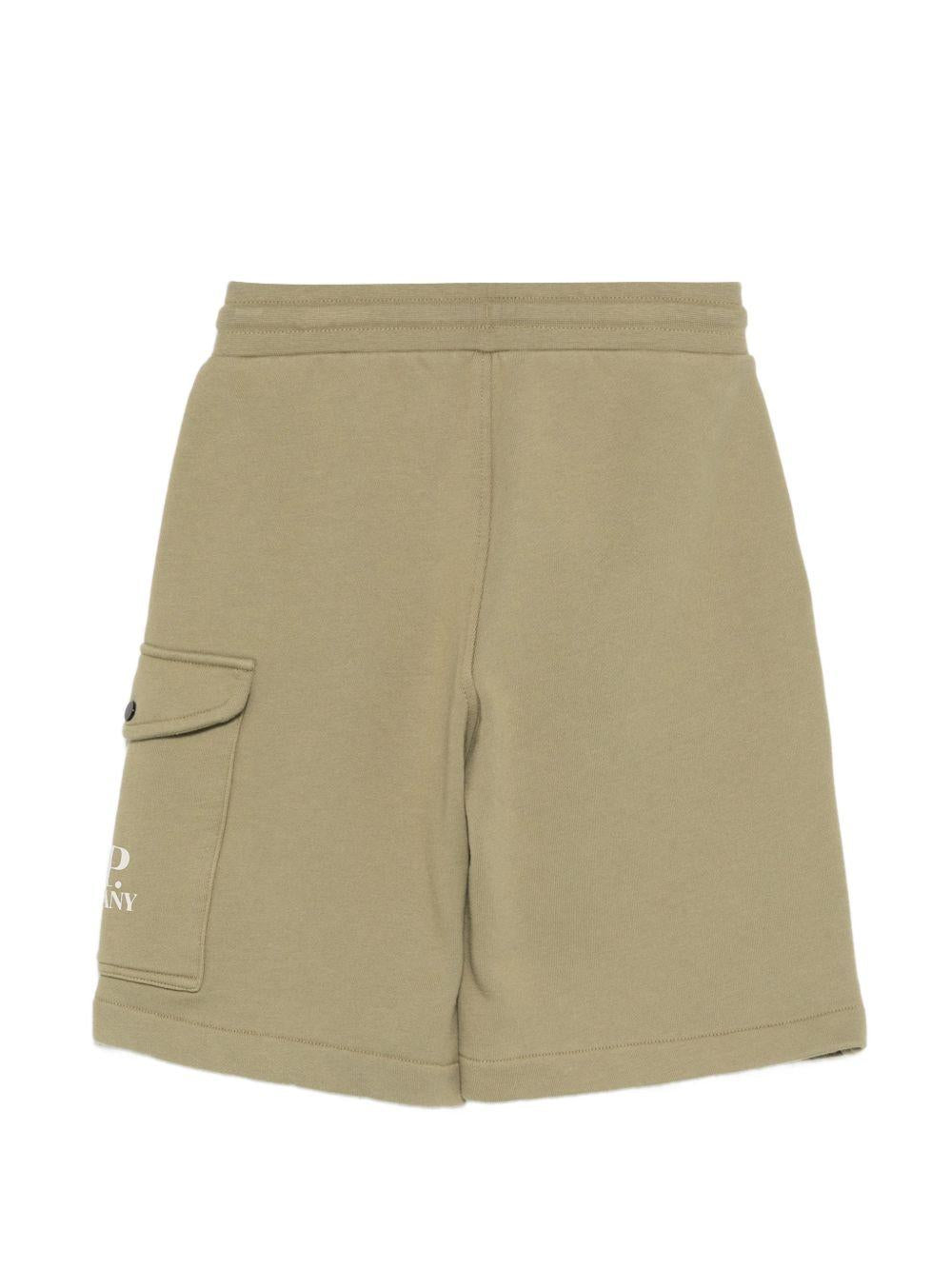 Shorts per bambino C.P. Company Kids verde con logo sul davanti CUQ00NLCA69 30915 C.P.COMPANY KIDS 