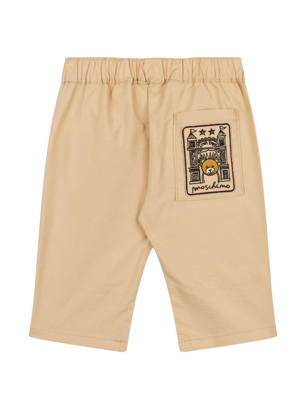 Pantaloni per neonato Moschino Kids marrone con applicazione logo MUP05DLYA01 20821 MOSCHINO KIDS 
