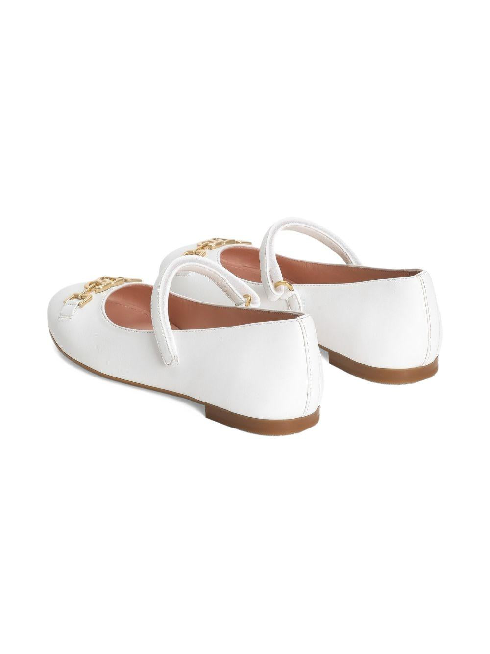 Ballerine per bambina Dolce & Gabbana Kids bianche con placca logo dorata D11382 AB793 80001 DOLCE & GABBANA KIDS 