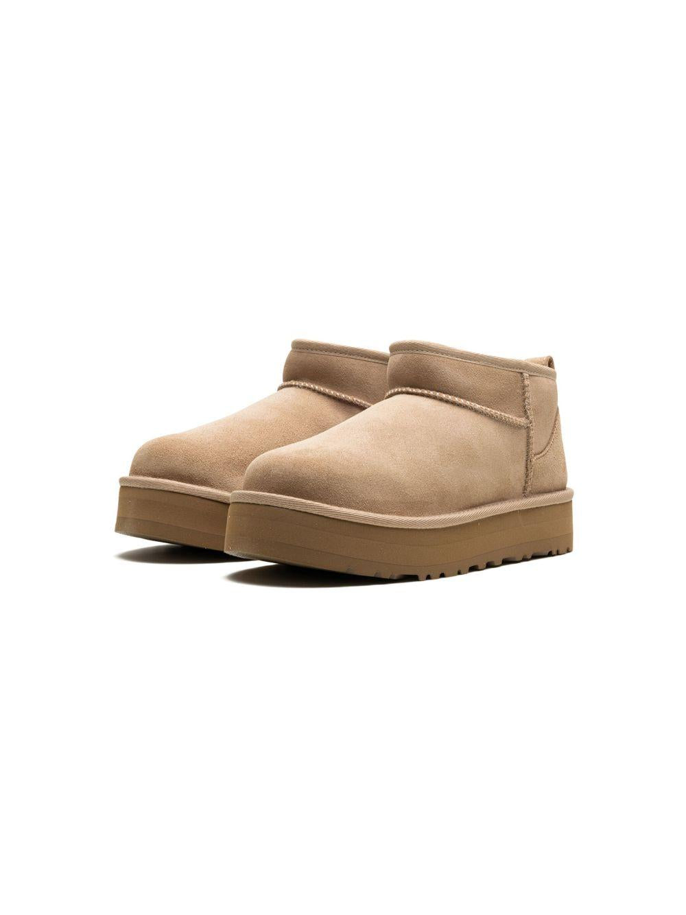 Stivali Classic Ultra Mini per bambino UGG Kids beige con suola rialzata 1157791K SAN UGG 
