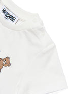 T-shirt per neonati Moschino Kids bianca con due Teddy Bear MUM04MLAA01 10063 MOSCHINO KIDS 