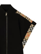 Mantella in lana per bambini Burberry Kids nera con finiture a quadri 8129887 C1462 BURBERRY KIDS 