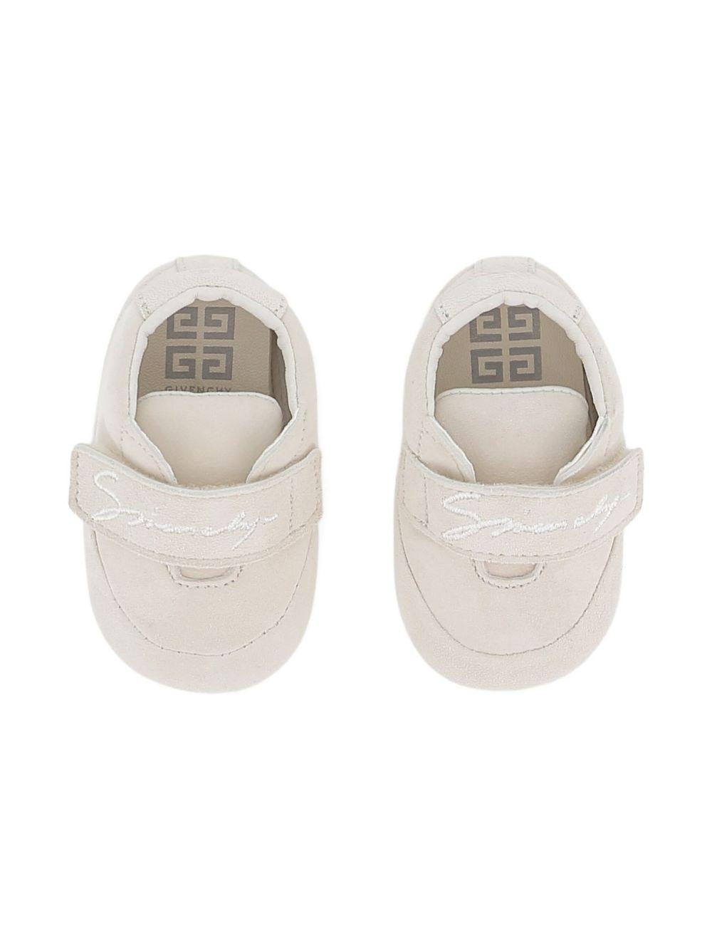 Sneakers per neonati Givenchy Kids bianche con logo ricamato H30862 117 GIVENCHY KIDS 