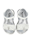 Sandali per bambina Monnalisa bianchi con dettaglio fiocco 83G010 7706 0099 MONNALISA KIDS 