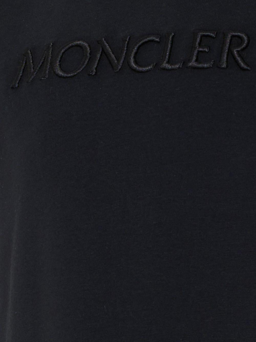 T-shirt per bambino Moncler Enfant nera con logo goffrato L19548C0000989AT9 999 MONCLER KIDS 
