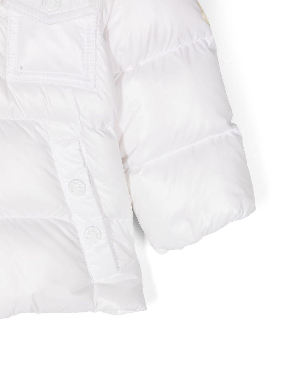 Piumino per neonata Moncler Enfant bianco con design imbottito K29511A00004597Z8 032 MONCLER ENFANT 