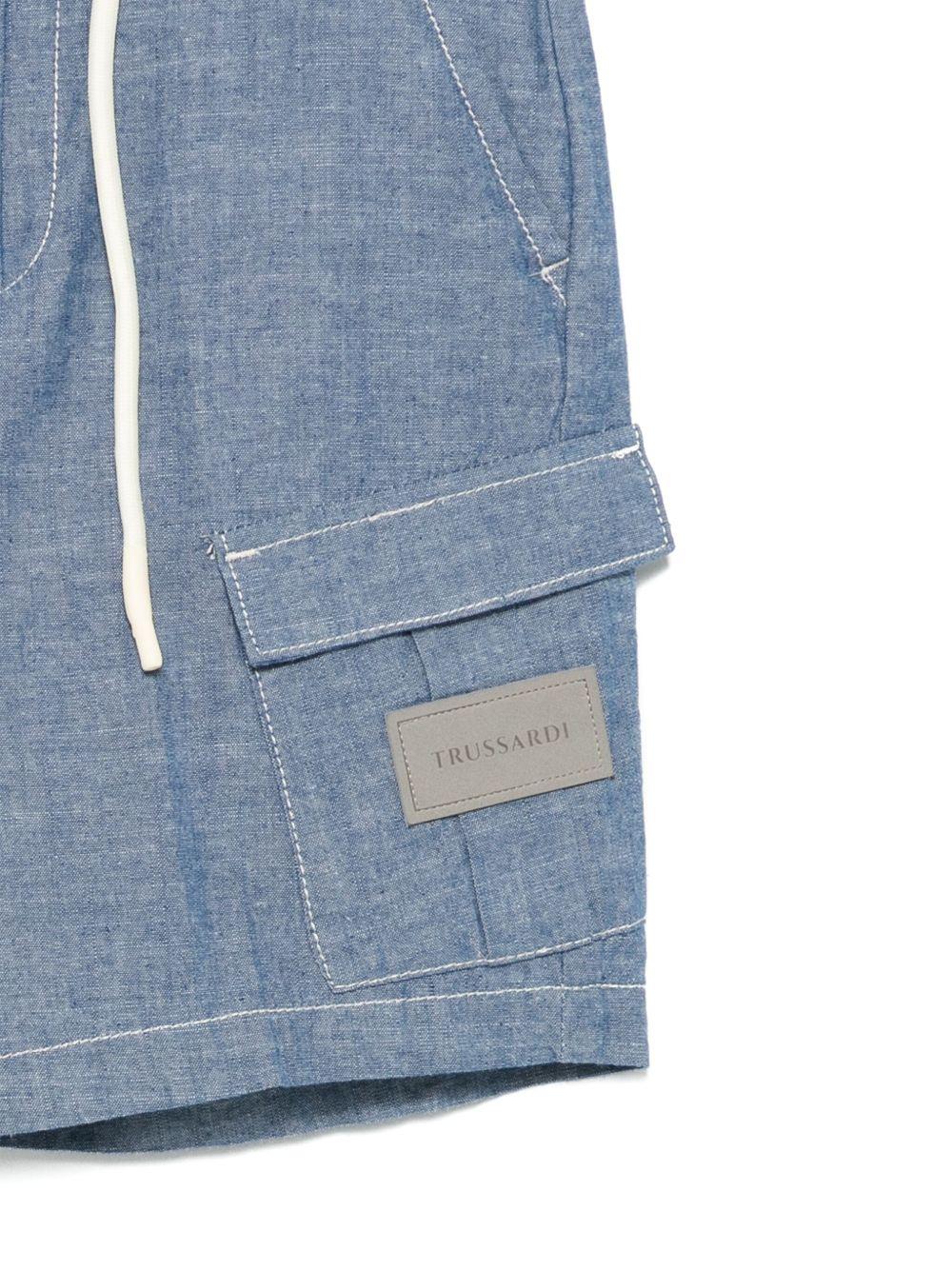 Shorts per bambino Trussardi Junior blu con applicazione logo e due tasche cargo frontali TBP25160BE DENIM STONEWASH TRUSSARDI JUNIOR 