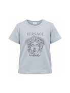 T-shirt per bambino Versace Kids azzurra con stampa grafica 10249461A18182 2U3G0 VERSACE KIDS 