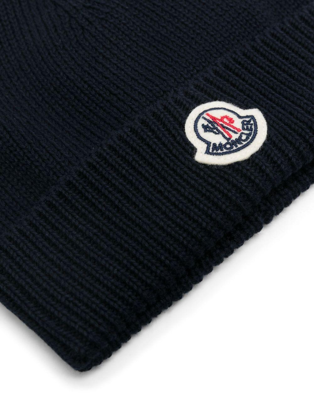Berretto per neonato Moncler Enfant blu con ricamo toppa con logo sul davanti L19513B00006M2861 742 MONCLER KIDS 