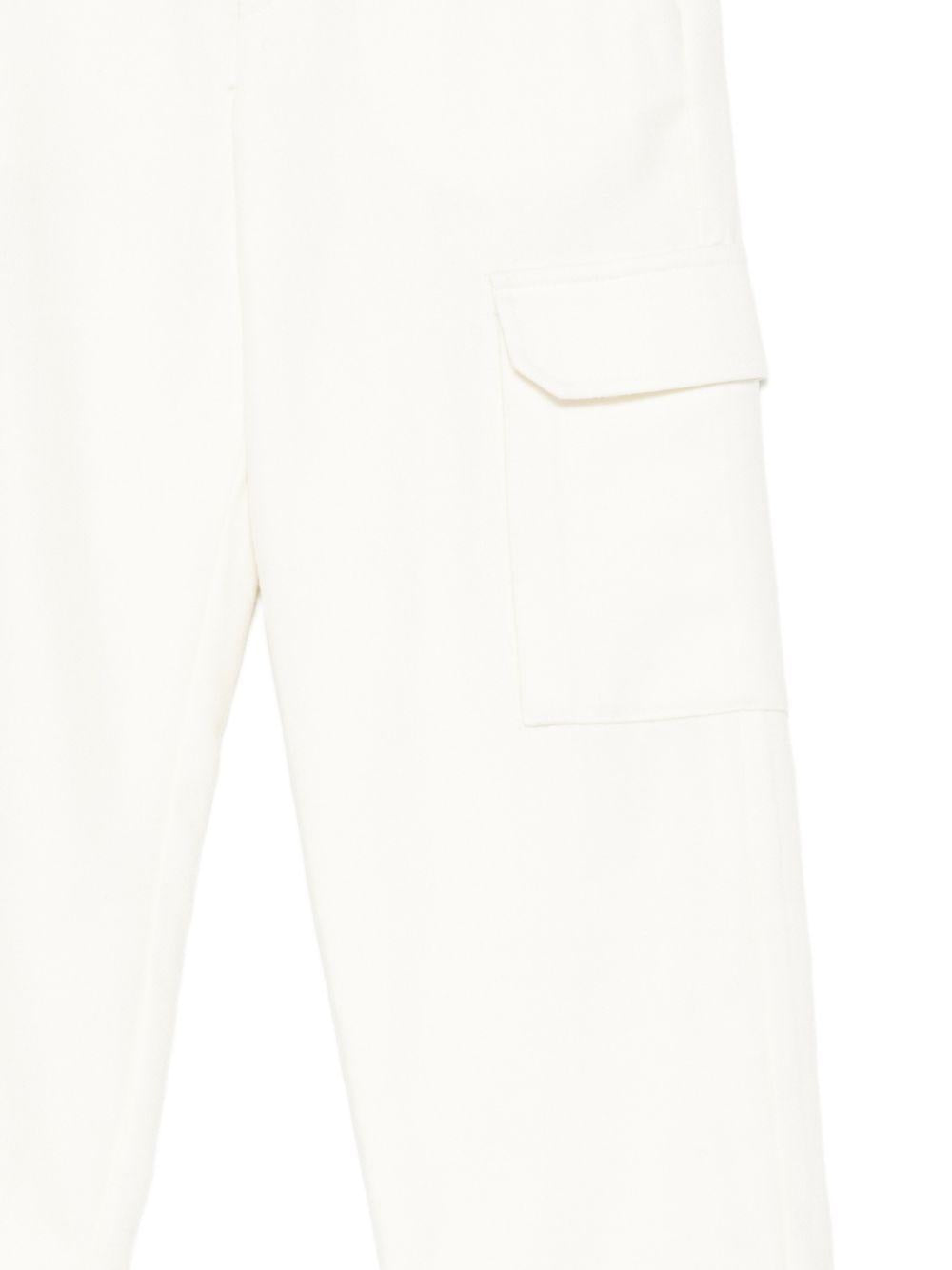 Pantaloni per bambino Eleventy Kids bianchi con patch con logo sul retro EZ6H90 I0233 101 ELEVENTY KIDS 
