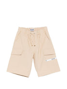 Shorts cargo per bambino Moschino Kids beige con dettaglio logo HUQ02ILLA14 20829 MOSCHINO KIDS 
