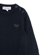 Maglione per neonato Emporio Armani Kids blu con bottoni sulla spalla e patch con logo EB000444 AF28773 UB118 EMPORIO ARMANI KIDS 
