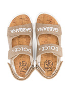 Sandali per bambini Dolce & Gabbana Kids beige con logo sul davanti DA5345 AW520 8H065 DOLCE & GABBANA KIDS 