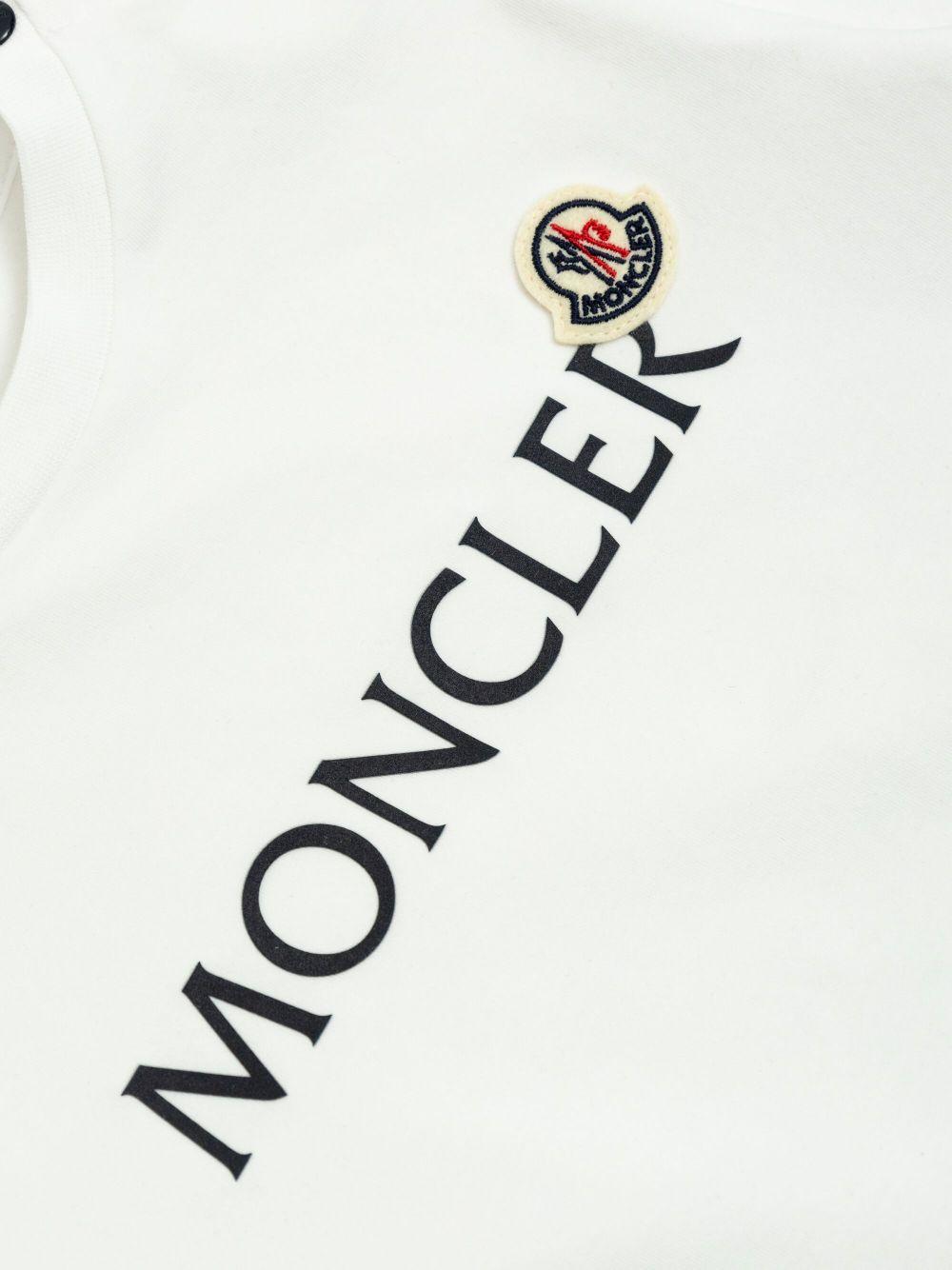 Set t-shirt e shorts per neonato Moncler Enfant multicolore con stampa logo sul davanti L19518M0000989AUM 002 MONCLER KIDS 