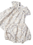 Set abito per neonata Versace Kids grigio con stampa Barocco 10179431A12840 2EO90 VERSACE KIDS 