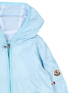 Giubbino per neonato Moncler Enfant azzurro con cappuccio L19511A0001653A5E 711 MONCLER KIDS 