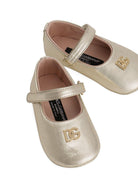 Ballerine per neonata Dolce & Gabbana Kids color oro con placca logo DK0161 AJ133 80988 DOLCE & GABBANA KIDS 