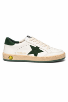 Sneakers Ball Star per bambino Golden Goose Kids bianche con applicazione con logo sulla linguetta F00439F004827 10502 GOLDEN GOOSE KIDS 