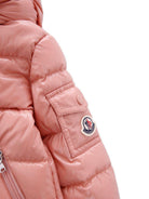 Giacca trapuntata per neonata Moncler Enfant rosa con cappuccio K29511A00013597Z8 51E MONCLER ENFANT 
