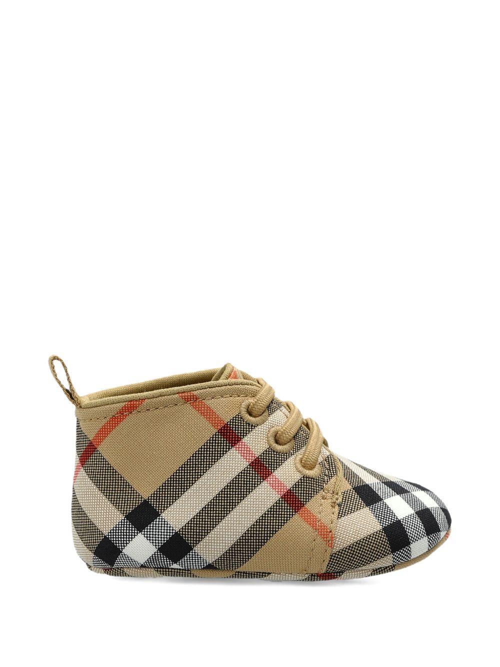 Scarpe primi passi per neonati Burberry Kids beige con motivo a quadri 8128121 B9368 BURBERRY KIDS 
