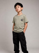 T-shirt per bambino Stone Island Kids verde con applicazione logo sul davanti L2S162100003S0047 V0068 STONE ISLAND KIDS 