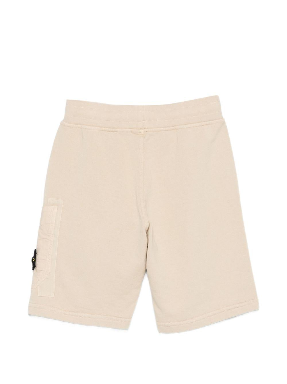 Shorts per bambino Stone Island Junior beige con applicazione logo sul davanti L1S166200008S0040 V0090 STONE ISLAND KIDS 