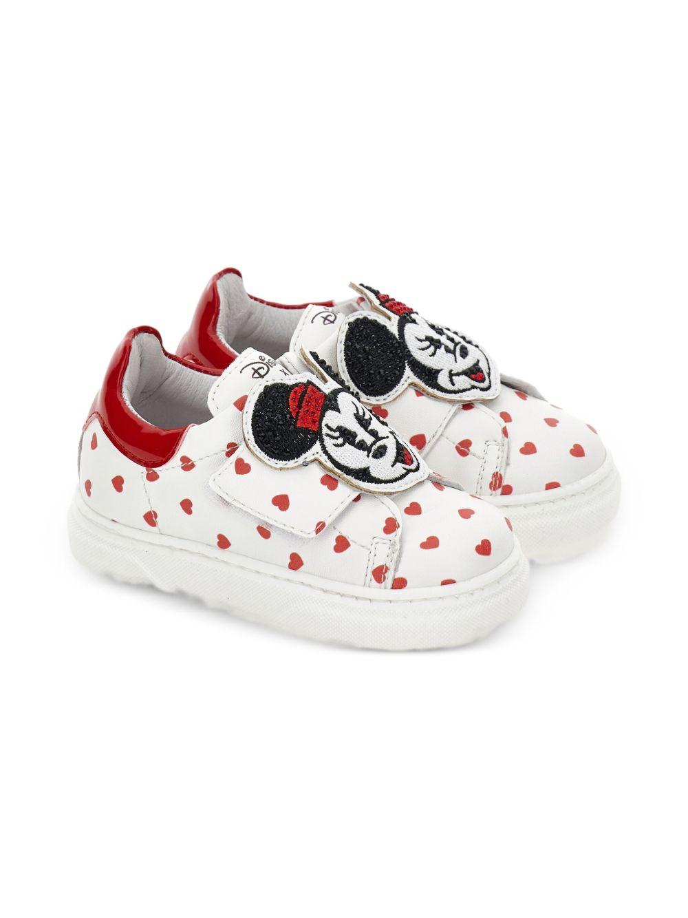 Sneakers per bambina Monnalisa bianche con motivo a cuori rossi 83F010 6719 0143 MONNALISA 