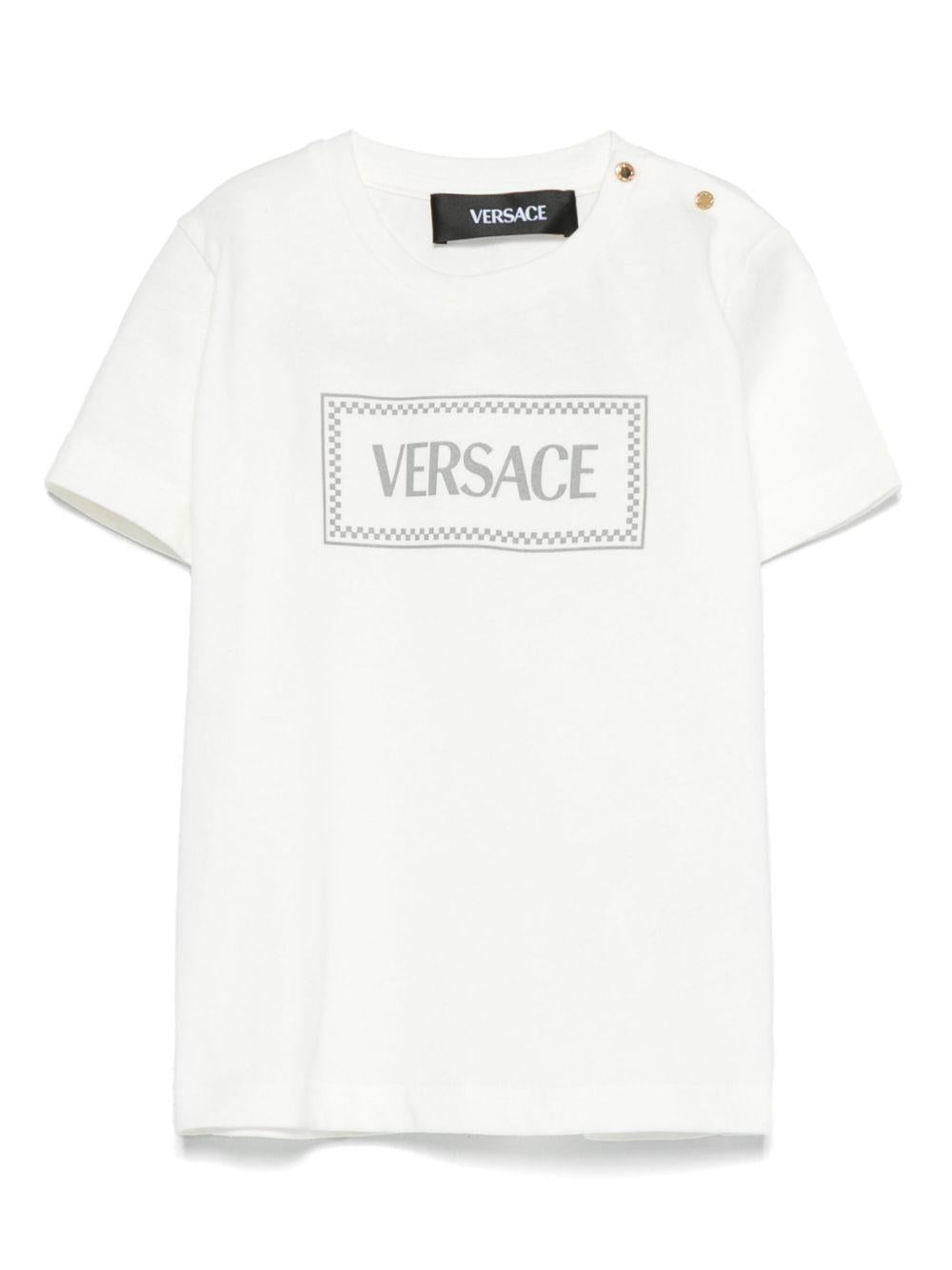 T-shirt per neonato Versace Kids bianca con stampa logo 10185701A12976 2W450 VERSACE KIDS 