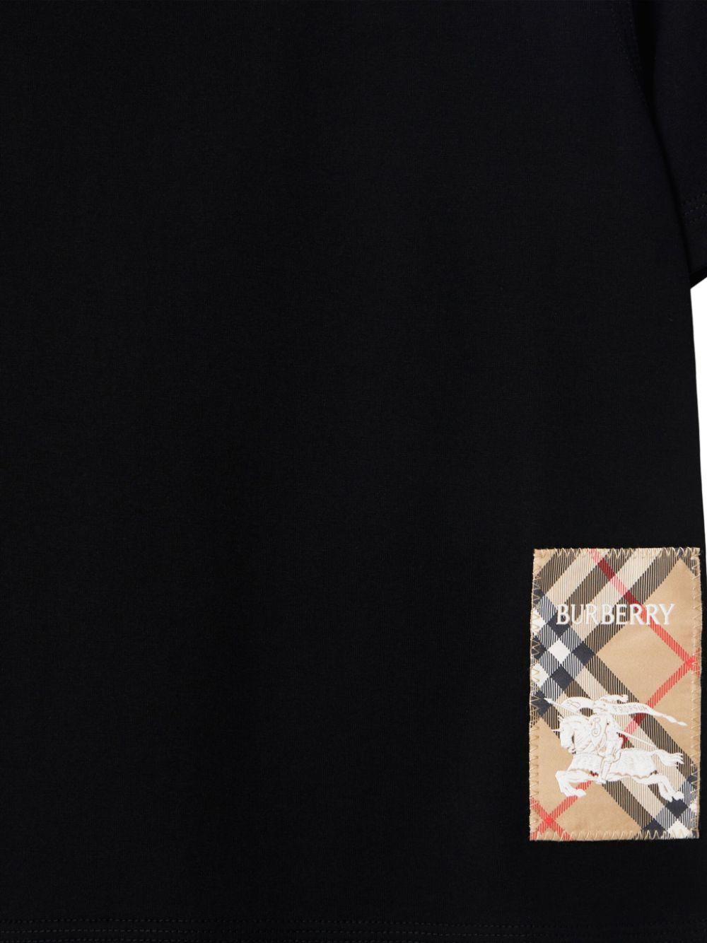 T-shirt per bambino Burberry Kids nero con toppa a quadri Vintage Check 8096554 A1189 BURBERRY KIDS 