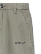 Pantaloni Bookish per bambino Off-White Kids verde con due tasche laterali a filetto OBCA009S25FAB001 6310 OFF WHITE KIDS 