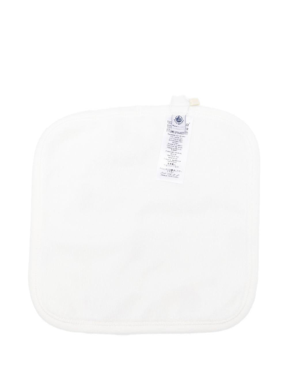 Bavaglino per neonati Petit Bateau bianco con stampa cuori all-over A0DJG 01 PETIT BATEAU 