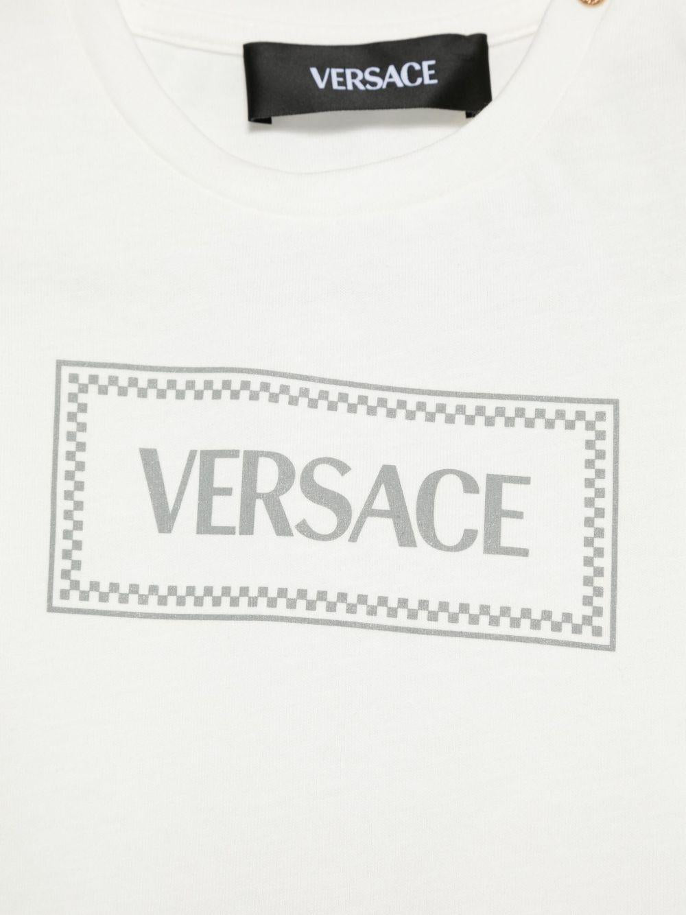 T-shirt per neonato Versace Kids bianca con stampa logo 10185701A12976 2W450 VERSACE KIDS 