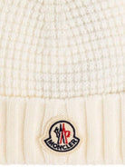 Berretto per neonati Moncler Kids bianco con applicazione orecchie L29513B00005M1131 040 MONCLER KIDS 